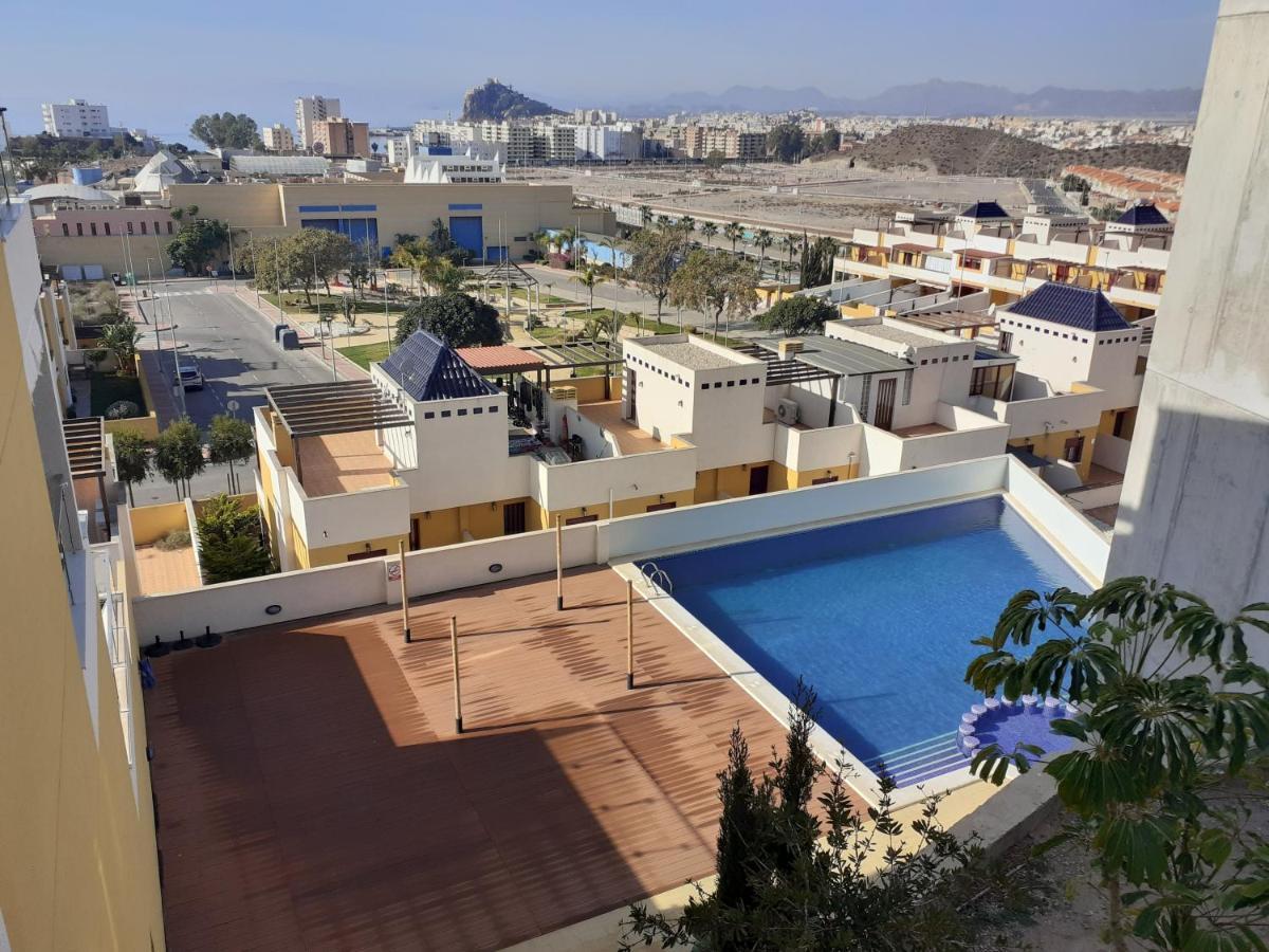En Con Amplia Terraza Y Piscina Aguilas